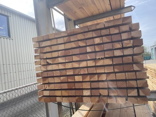 Ca. 77x Douglas Regels Fijnbezaagd, 50x75mm, lengte 300cm